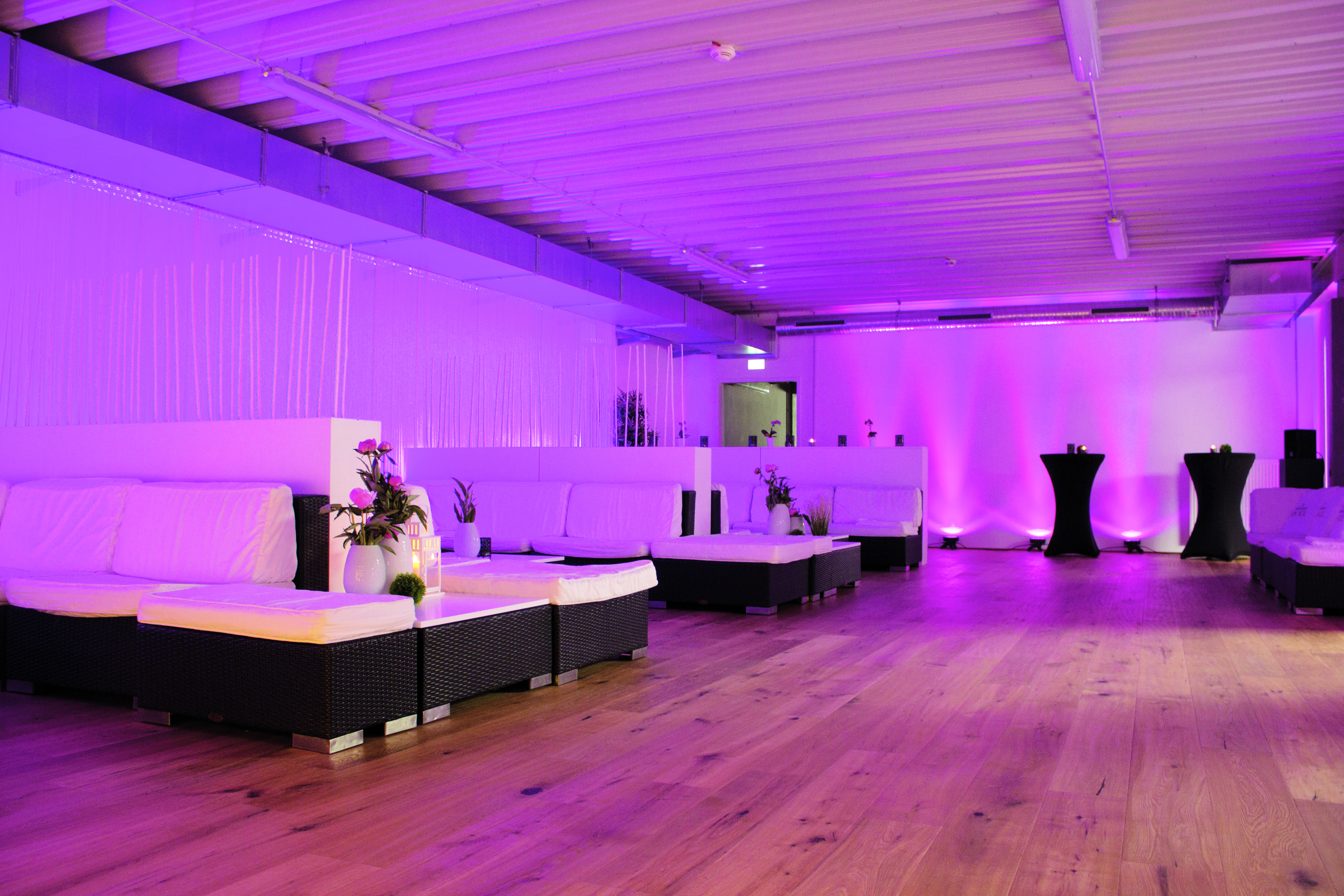 Coppeneur ChoLounge als stilvolle Eventlocation mit stimmungsvoller Beleuchtung